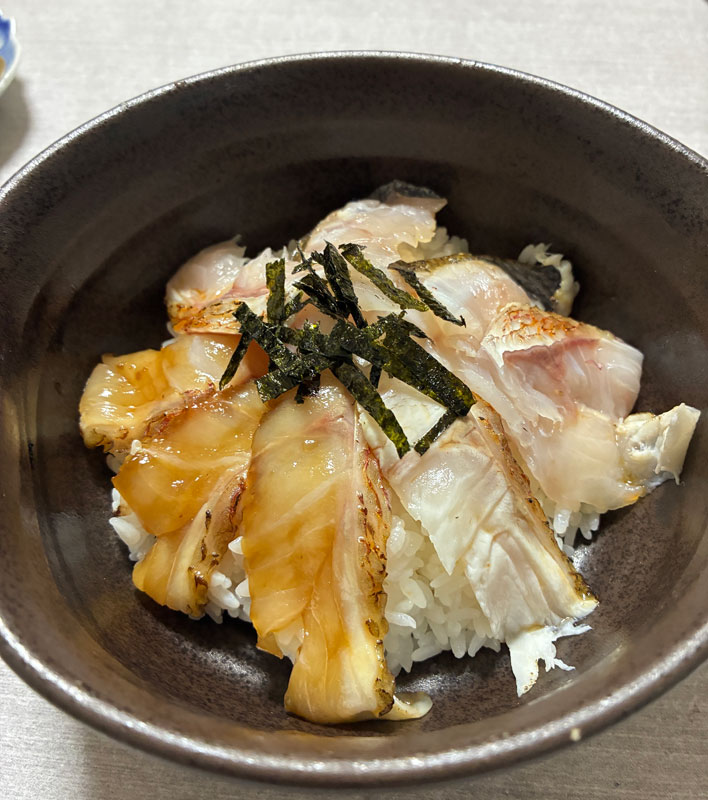 二種ムツの炙り丼