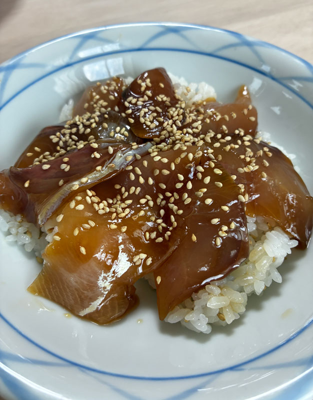 イナダの漬け丼
